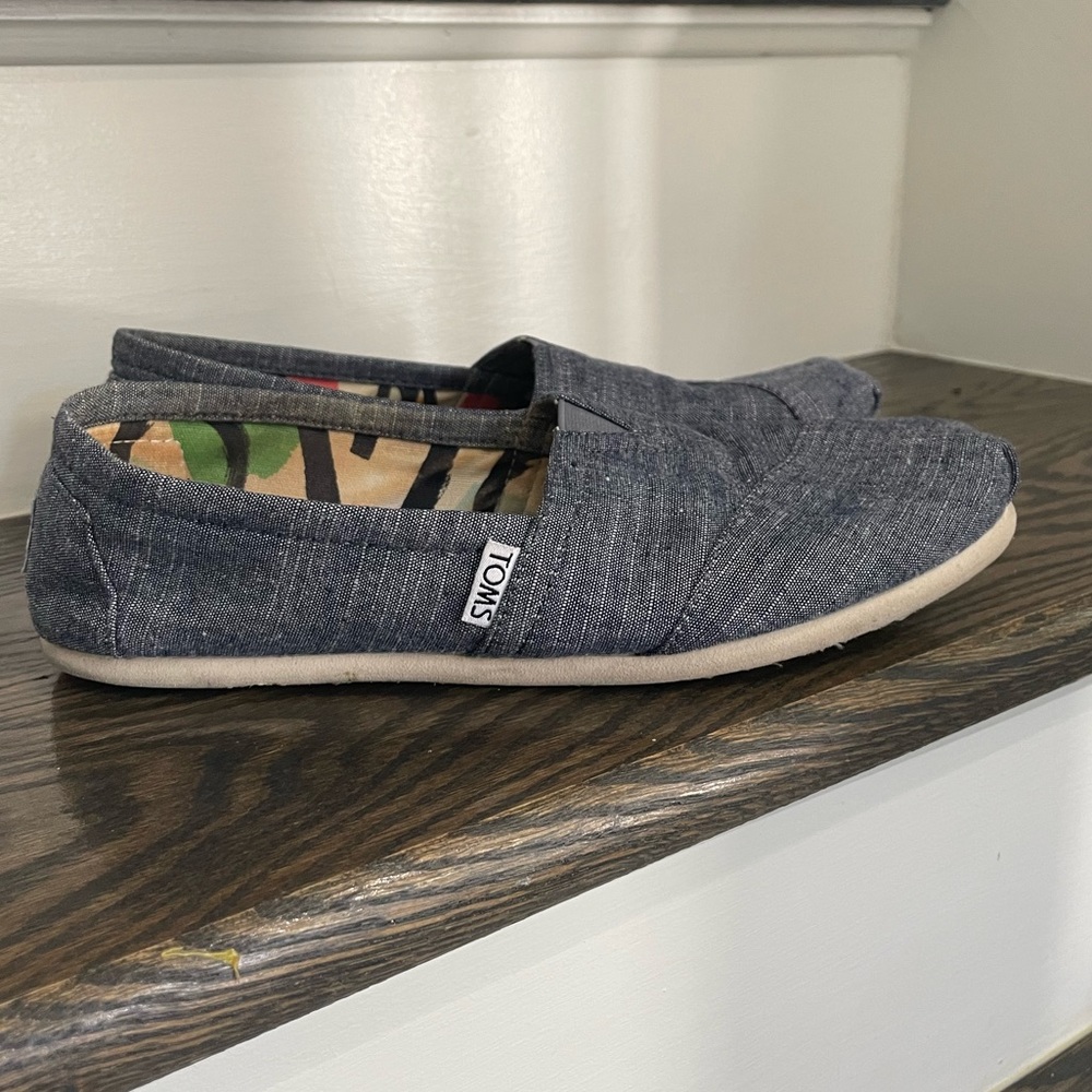 TOMS Slip on Shoes size 8